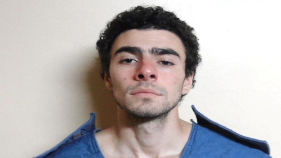 IMG_Luigi_Mangione_poses_2_1_PIDMU32Q