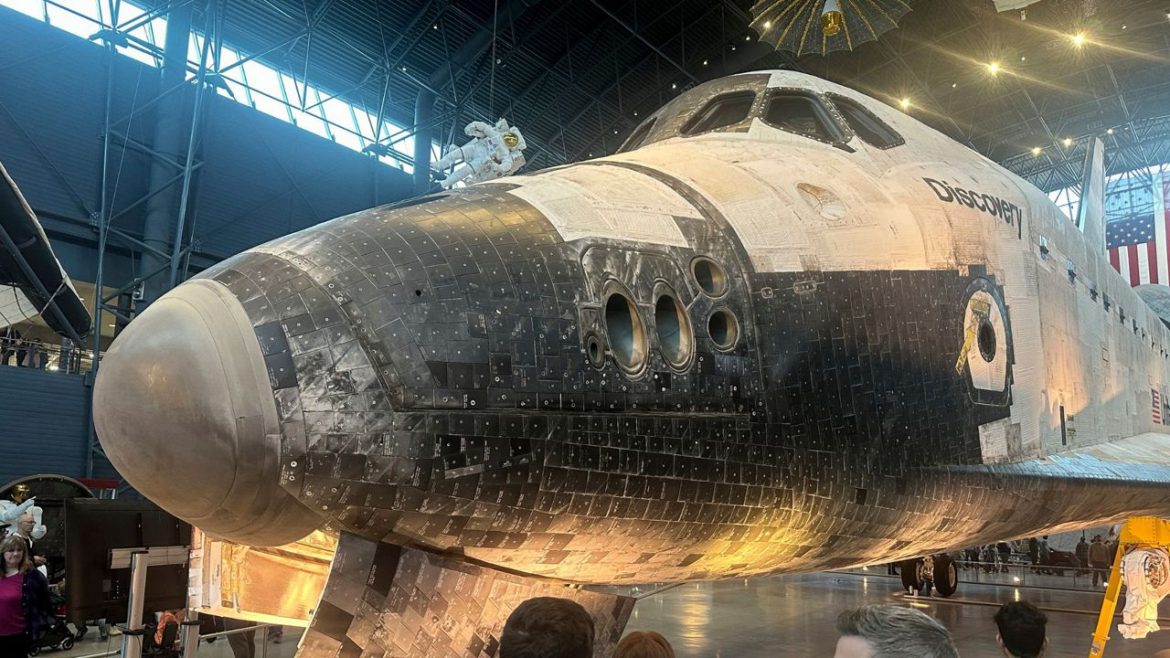 Space_Shuttle_Discovery_AP