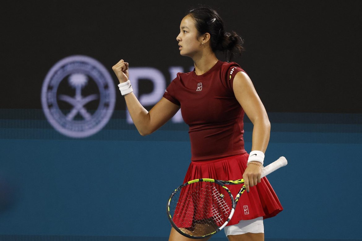 2025-03-28T042345Z_998273760_MT1USATODAY25786227_RTRMADP_3_TENNIS-MIAMI-OPEN_2025_03_28_12_33_07