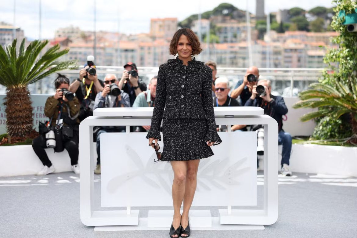 Halle-Berry-trips-up-on-Cannes-festivals-new-dress-code-1.jpg