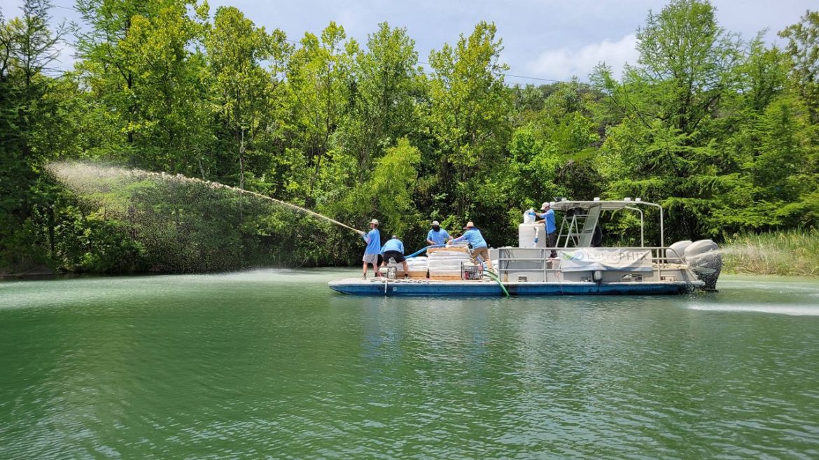 Blue-green_algae_treatment_City_of_Austin_2025
