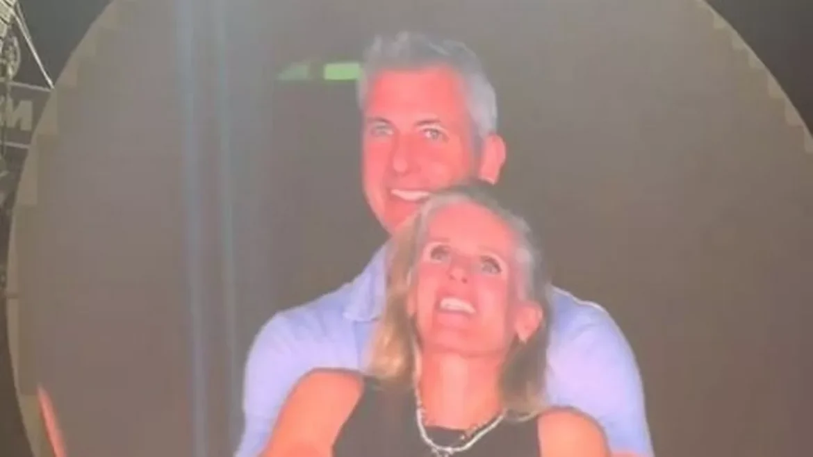 5_Chris-Martin-catches-horrified-couple-on-camera-at-Coldplay-show