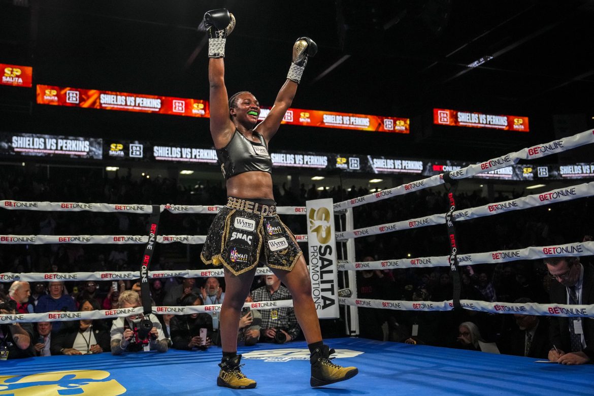 Claressa Shields v Danielle Perkins